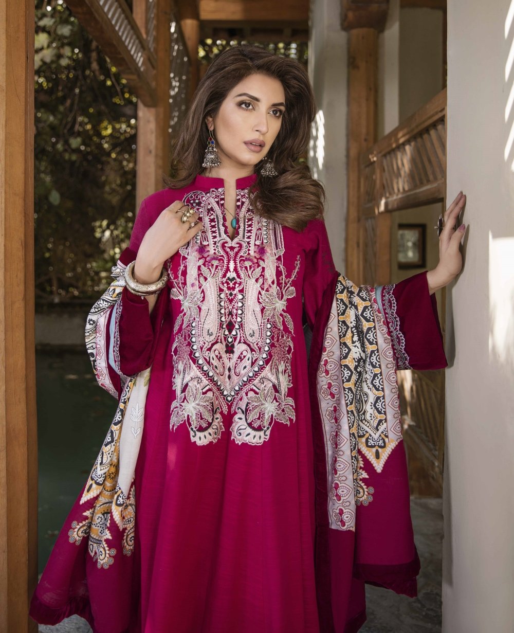 Saira Rizwan by Ittehad winter khadar collection 2020