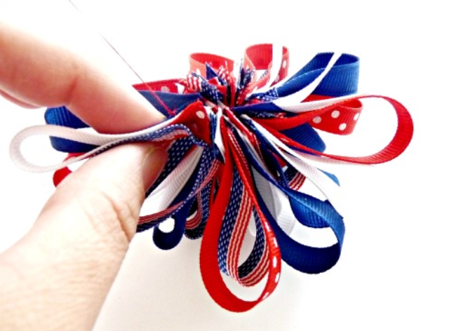 Ribbon loops together