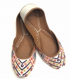 16663732830_SOMA-ladies-khussa-shoes-by-La-Mosaik-02.jpg