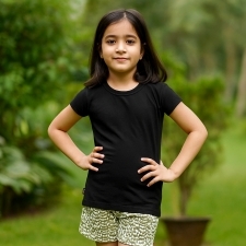 17515337390_Allurepremium_T-Shirt_HS_Black_Model.jpg