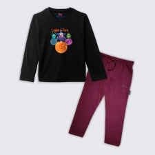 17575979210_AllurePremium_FS_T-Shirt_Leader_Black_With_Maroon_Trousers.jpg
