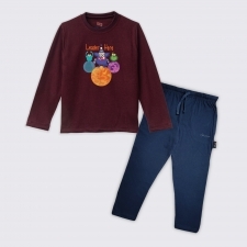 17575981110_AllurePremium_FS_T-Shirt_Leader_Maroon_With_Blue_Trousers.jpg