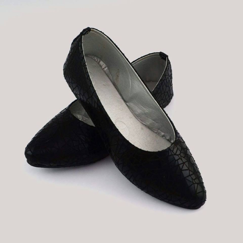 black flat pumps