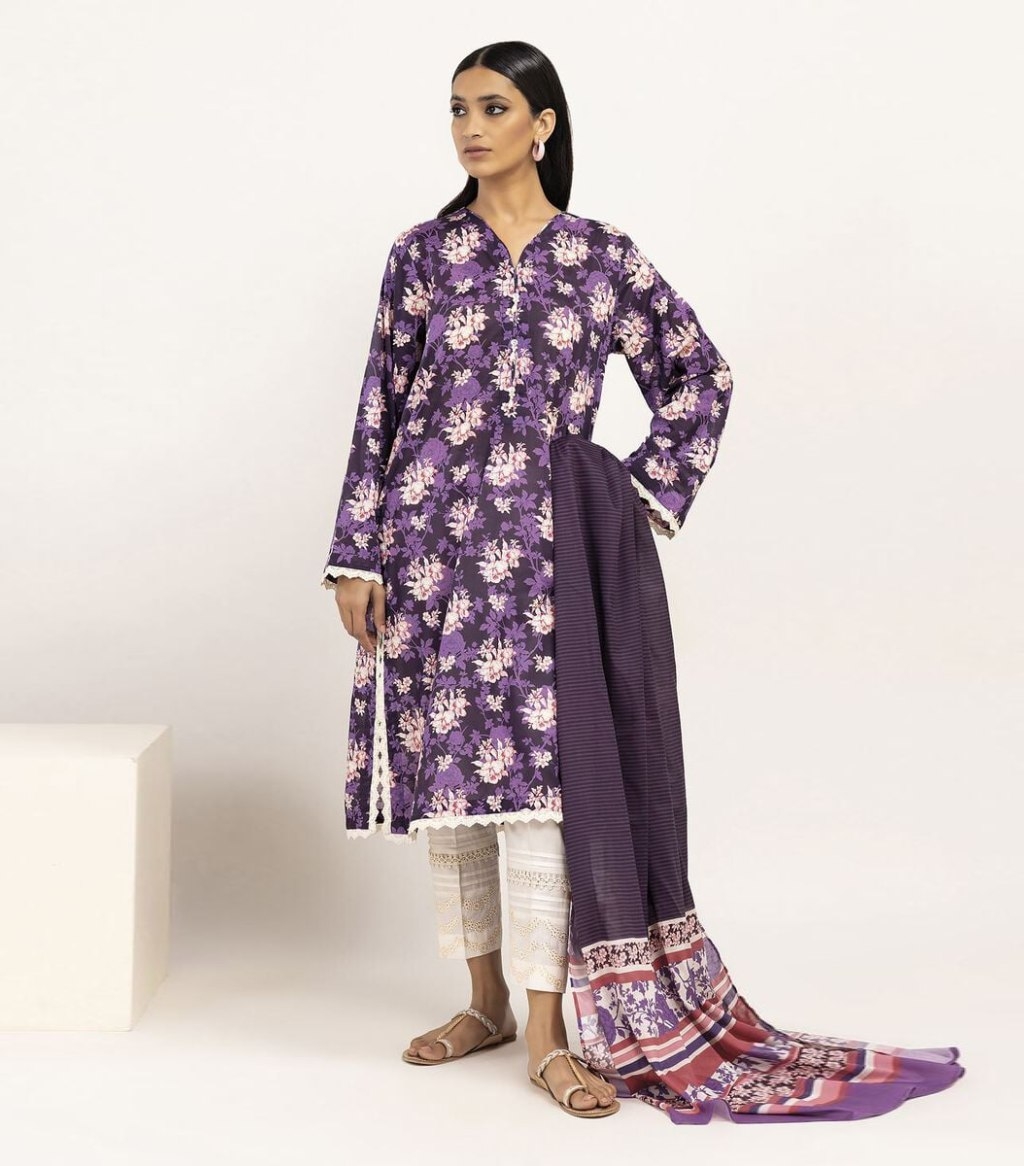 16929577740_Purple-Fabrics-Printed-Lawn-Suit-on-khaadi-sale-01.jpg