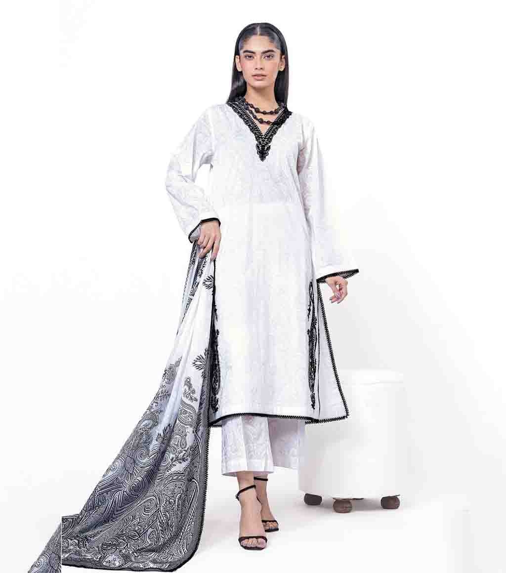 17524994620_Black_White_Embroidered_Lawn_3pc_Suit_by_Khaadi.jpg