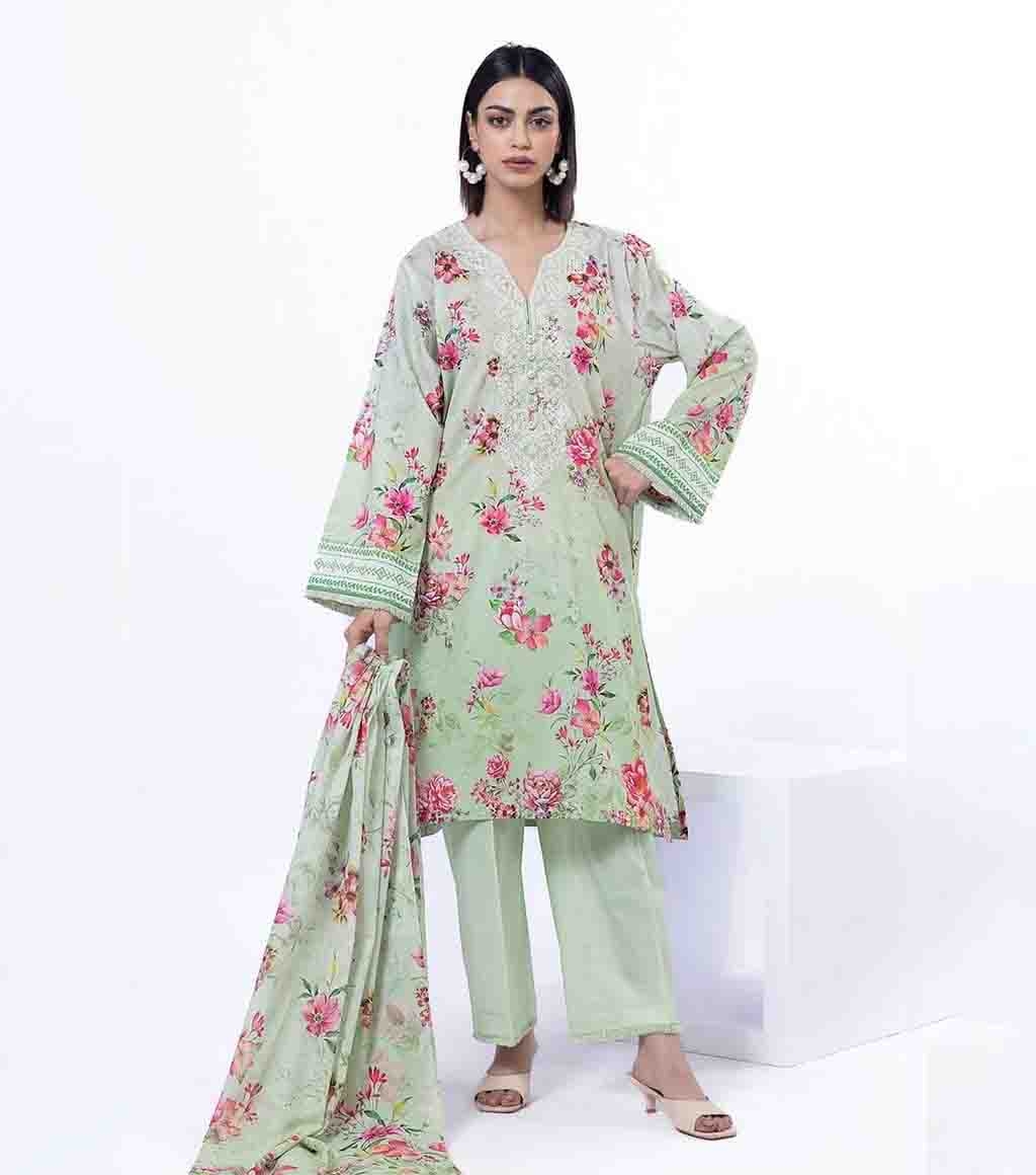 17540458190_Green_Lawn_Fabric_3_Piece_Suit_14_August_Dress_Azadi_Sale_2025.jpg