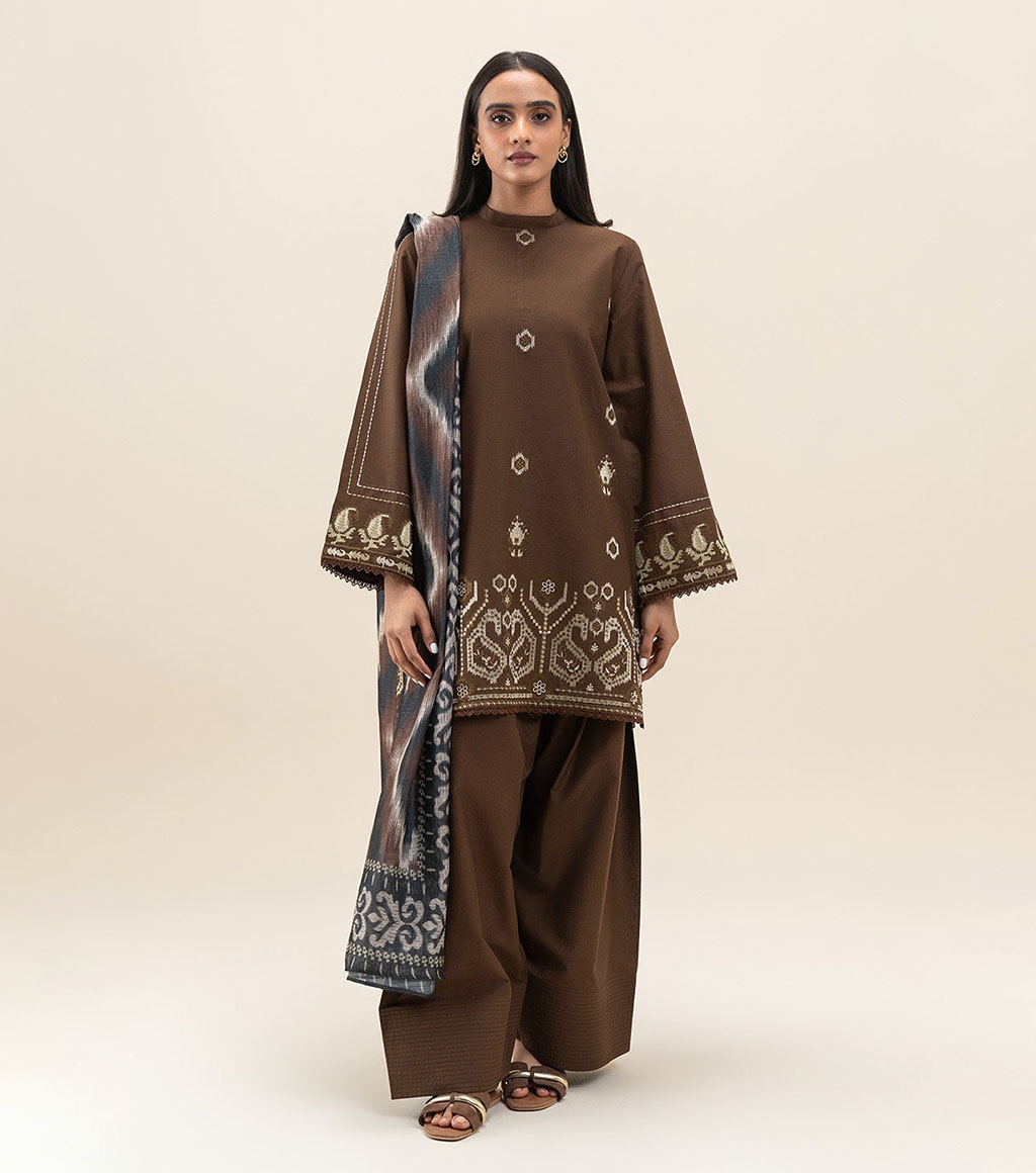 17585399990_Umber_Twist_Lawn_Embroidered_3pc_Suit_by_Khaadi.jpg