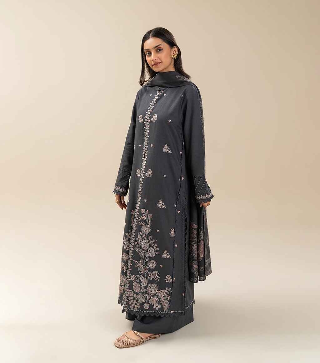 17635515310_large_17622550760_Graphite_Grey_Unstitched_3pc_Printed_Lawn_Suit_By_Beechtree_11zon.jpg